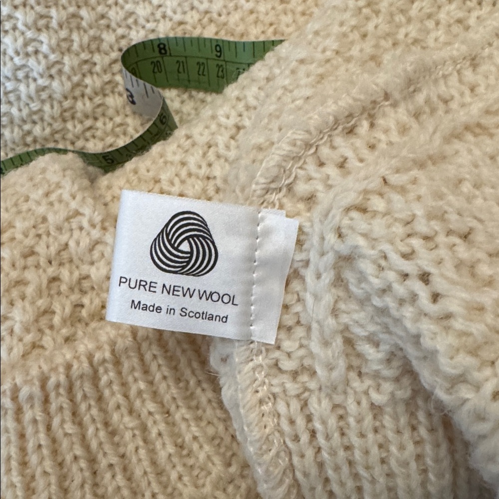 Wool Cable Knit Sweater. Highland Home. Made in Scotland. Medium Unisex.  NWT - Picture 11 of 13